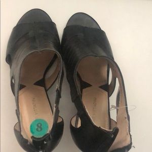 black wedges